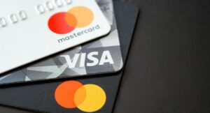 Tarjetas de crÃ©dito Visa y Mastercard devuelven dinero de compras mÃ¡s baratas