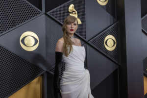 Taylor Swift aterriza en Los Ángeles en la víspera del Super Bowl