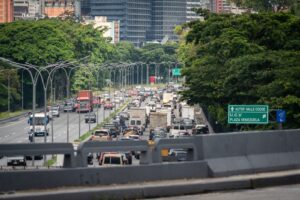 TrÃ¡nsito en la autopista Gran Cacique Guaicaipuro serÃ¡ restringido