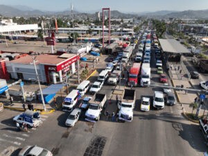 Transportistas paralizan las carreteras de México ante oleada de violencia - AlbertoNews