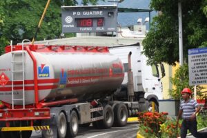 Transportistas piden reunión con autoridades de Pdvsa para abordar situación del combustible