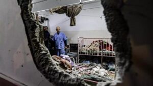Instalaciones bombardeadas del Hospital Naser.