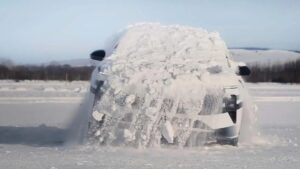 Un coche eléctrico chino sabe 'sacudirse' para quitarse la nieve (Video) - AlbertoNews