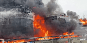 Un dron ucraniano ataca e incendia depósito de combustible ruso