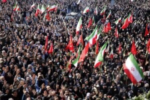 Un hombre mata a tiros a 12 familiares en Irán