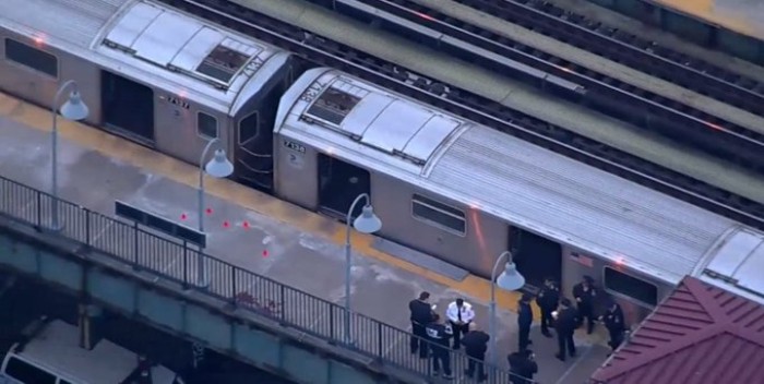 Un muerto y cinco heridos en un tiroteo en el metro de Nueva York