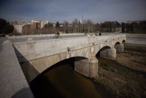 Una juez permite a Almeida celebrar este domingo su 'mascletà' en el Puente del Rey de Madrid Río