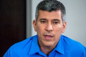 Uzcátegui condenó silencio del chavismo ante amenazas de colectivos a policías de Petare