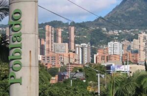 Venezolano fue apuñalado junto a su novio estadounidense en exclusivo barrio de Medellín - AlbertoNews