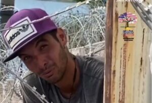 “Ya no puedo más si quieres me devuelvo, pero necesito un poquito de agua”: Venezolano enredado con alambre de púas en la frontera de EEUU