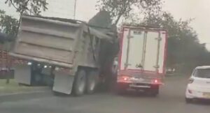 camiones chocaron en avenida BoyacÃ¡, al discutir en la vÃ­a