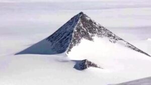 ¿Qué es un nunatak, la pirámide egipcia descubierta en la Antártida?