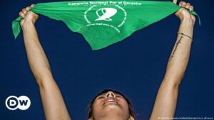 ‘La Libertad Avanza’ busca derogar ley del aborto – DW – 08/02/2024
