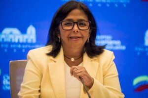 Delcy Rodríguez acusa a EEUU de cometer un "genocidio económico y social" contra Venezuela