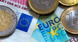 Lagarde anticipa que el BCE bajará los tipos de interés en junio pero los recortes no serán sucesivos
