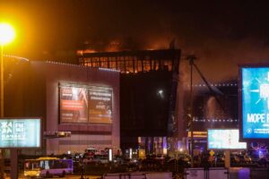 Al menos 40 muertos y 100 heridos en tiroteo en sala de conciertos en Moscú – Diario La Nación