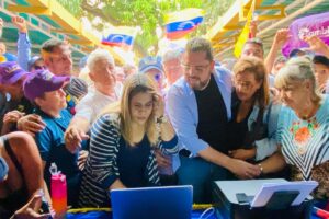Antonio Ecarri inscribe candidatura con la promesa del retorno de venezolanos