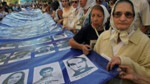 Concentración en conmemoración a los desaparecidos en Argentina