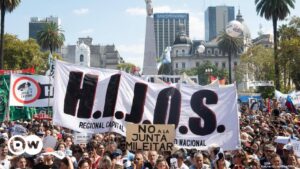 Argentinos marchan por la memoria de la dictadura – DW – 24/03/2024