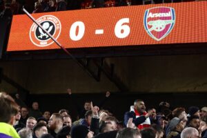 Arsenal respondió a victorias de Liverpool y City con una goleada sin piedad a Sheffield