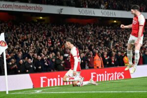 Arsenal toma la punta de la Premier tras triunfo agónico ante Brentford - AlbertoNews