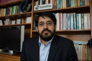 Asdrúbal Oliveros asegura que los venezolanos confían más en el uso del bolívar