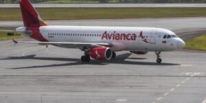 Avión de Avianca aterriza de emergencia en las islas Azores