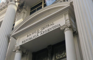 Banco Central de Argentina elimina la tasa mínima de interés para el plazo fijo