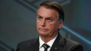 Bolsonaro pasó dos noches en la embajada de Hungría en Brasilia luego de que la Justicia le retuviera el pasaporte - AlbertoNews