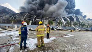 Bomberos controlan incendio en Contecar y evitan tragedia en Cartagena