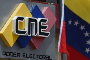 CNE viola la constitución al inhabilitar tarjetas para las presidenciales