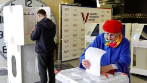 Calma en las urnas y algunos sabotajes en la primera jornada electoral en Rusia
