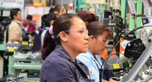 Cambios con reforma pensional y laboral para mujeres trabajadoras en Colombia
