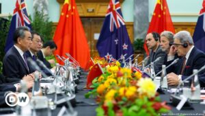 Canciller chino inicia gira diplomática en Nueva Zelanda – DW – 18/03/2024