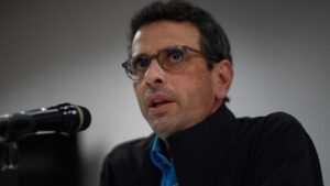 Capriles llama a la unidad y no abandonar el voto