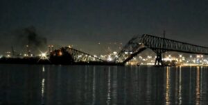 Carguero impacta contra puente de Baltimore