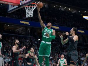 Celtics triunfan y siguen líderes del Este