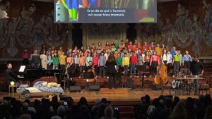 Cerca de 540 cantantes infantiles y juveniles estrenan en el Palau de la Música de Barcelona 'Una cantata diferent'