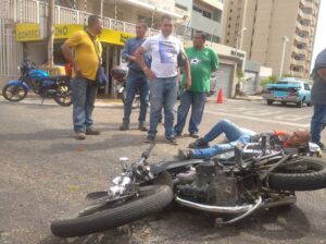 Chofer de un camión arrolló a motorizado en la calle 76 de Maracaibo y se dio a la fuga