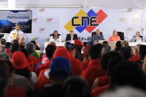 Con un Amoroso sonriente de fondo Maduro celebra formalización de su inscripción y dice que habrá elecciones “con o sin” la oposición (+Video)