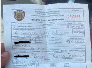 Conductor irresponsable se comió una luz en Chacao... y la multa le salió EN EUROS LaPatilla.com