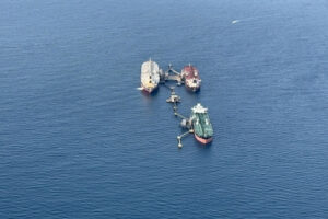 Cuatro buques petroleros llevan desde diciembre «atascados» en la costa venezolana