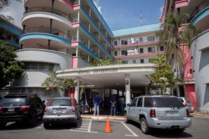 Denuncian que en servicio de emergencia del Hospital Universitario de Caracas niegan acceso a pacientes (+Video)