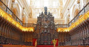 Descubre la última sillería del coro en una catedral española