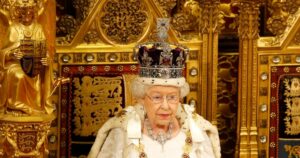 Descubre los discursos históricos de la reina Isabel II