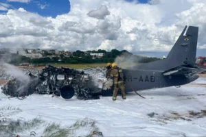 Dos muertos en Brasil deja avioneta caída de la Policía Federal