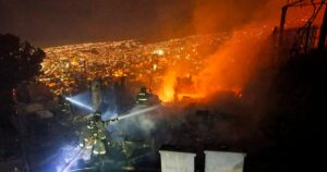Dos muertos y al menos 20 casas afectadas por los incendios en la región chilena de Valparaíso