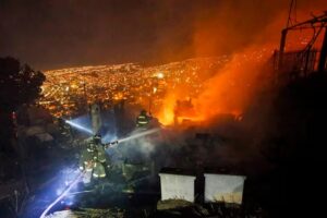 Dos muertos y al menos 20 casas afectadas por los incendios en la región chilena de Valparaíso - AlbertoNews