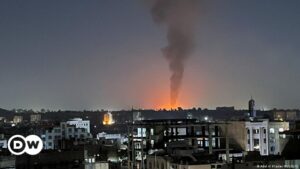 Ejército de EE. UU. ataca tres sitios hutíes en Yemen – DW – 23/03/2024