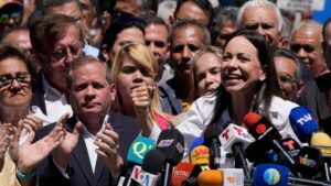 El CNE de Venezuela realiza "movidas tácticas" bloqueando a posibles sustitutos de María Corina Machado
